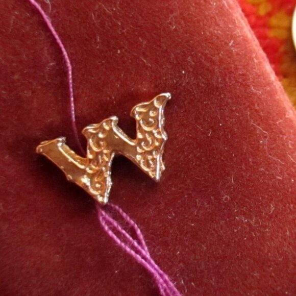 Vintage Gold-Tone "W" Monogram Brooch Pin Jewelry Accessory - Picture 1 of 2